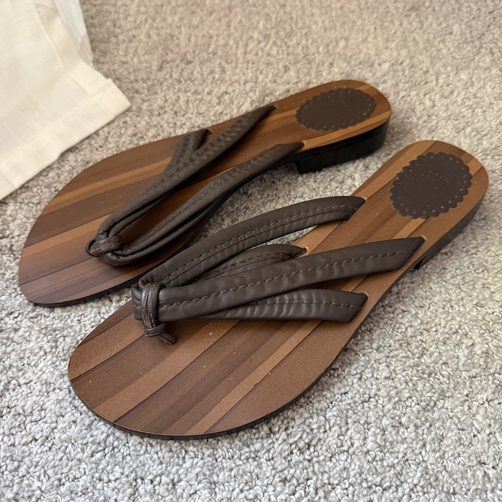 GAP Brown Genuine Leather Thong Sandals Flip Flops Wood Grain Sz 8 Resort Beach
